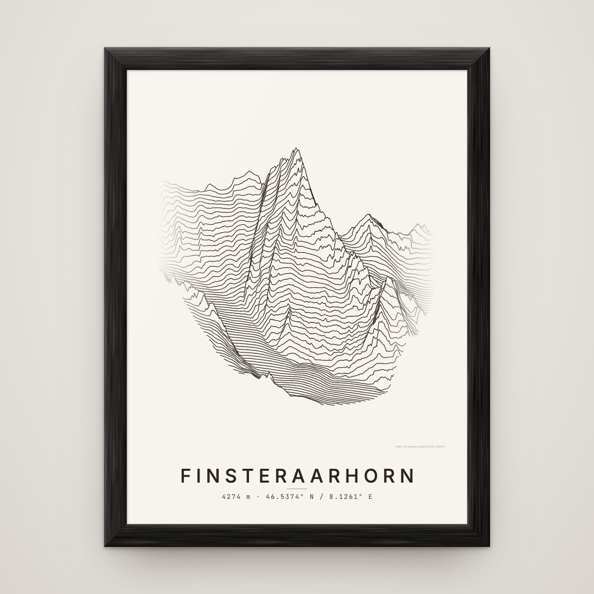 Finsteraarhorn Poster im Rahmen Schwarz an der Wand