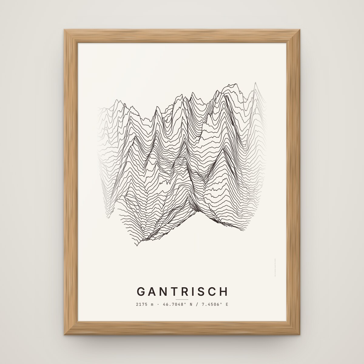Gantrisch Poster im Rahmen Eiche an der Wand