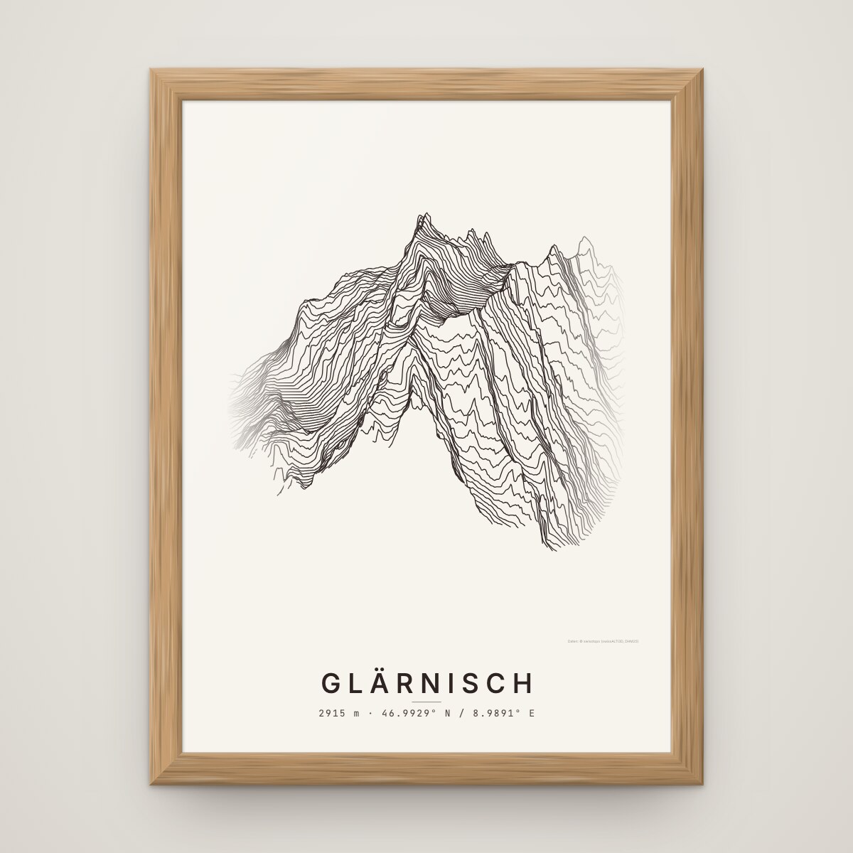 Glärnisch Poster im Rahmen Eiche an der Wand