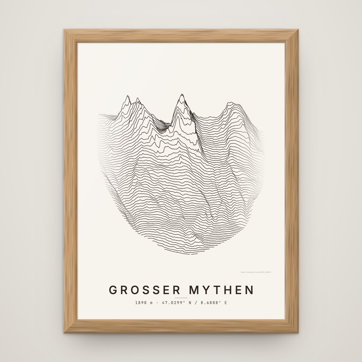 Grosser Mythen Poster im Rahmen Eiche an der Wand