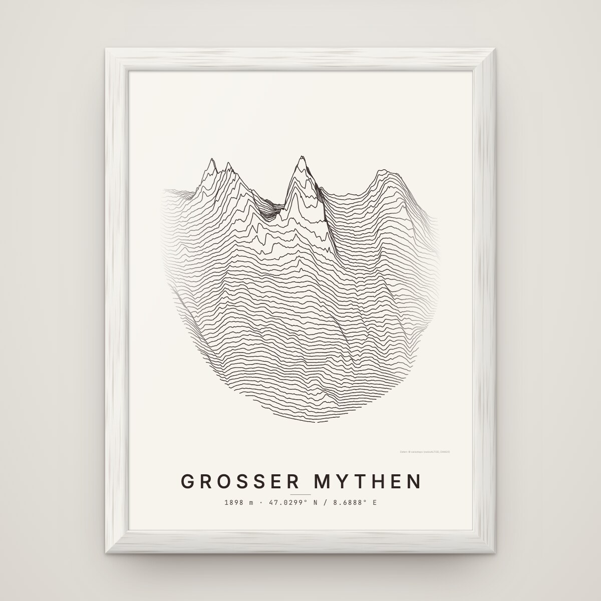 Grosser Mythen Poster im Rahmen Weiss an der Wand
