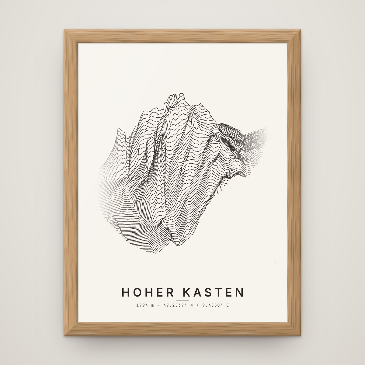 Hoher Kasten Poster im Rahmen Eiche an der Wand
