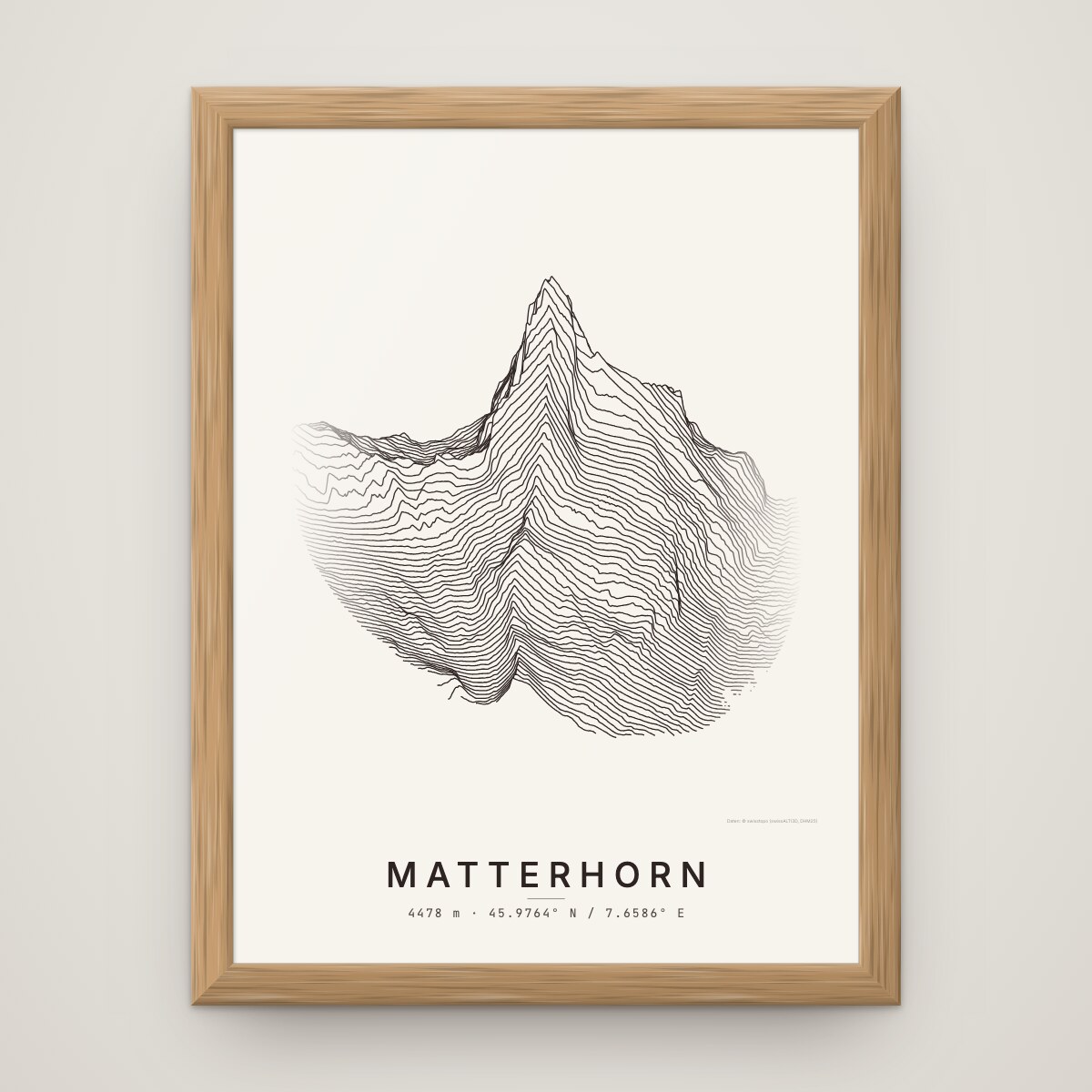 Matterhorn Poster im Rahmen Eiche an der Wand