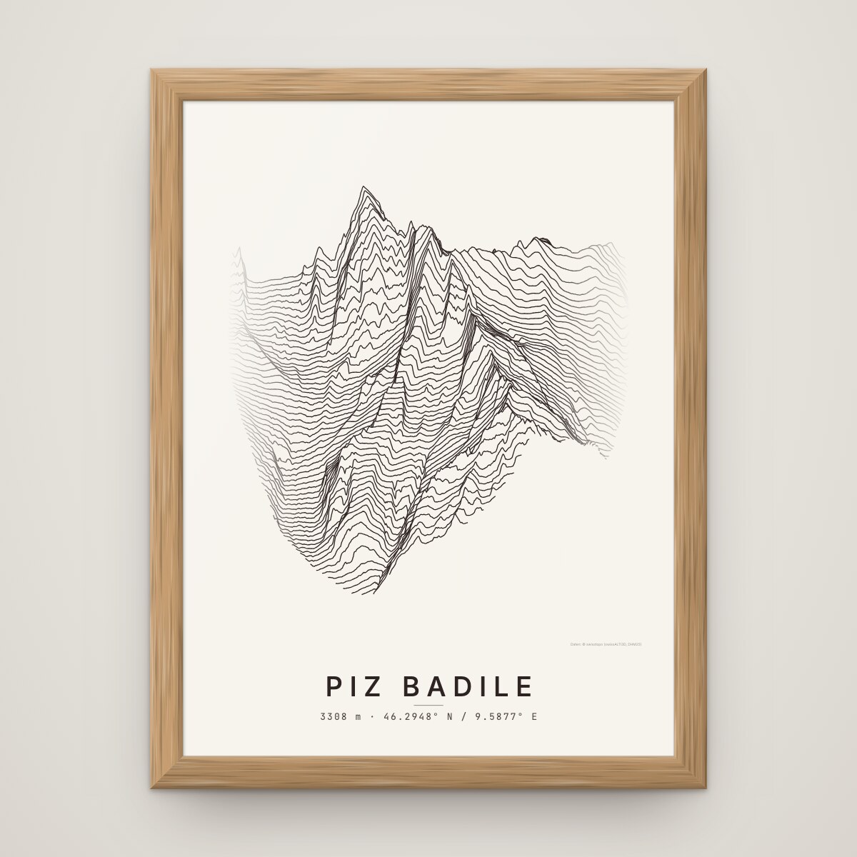 Piz Badile Poster im Rahmen Eiche an der Wand