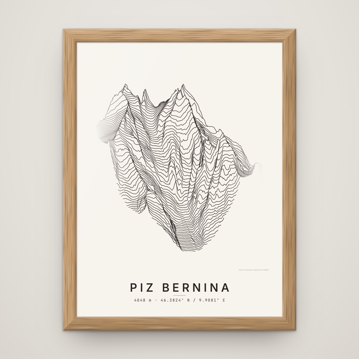Piz Bernina Poster im Rahmen Eiche an der Wand