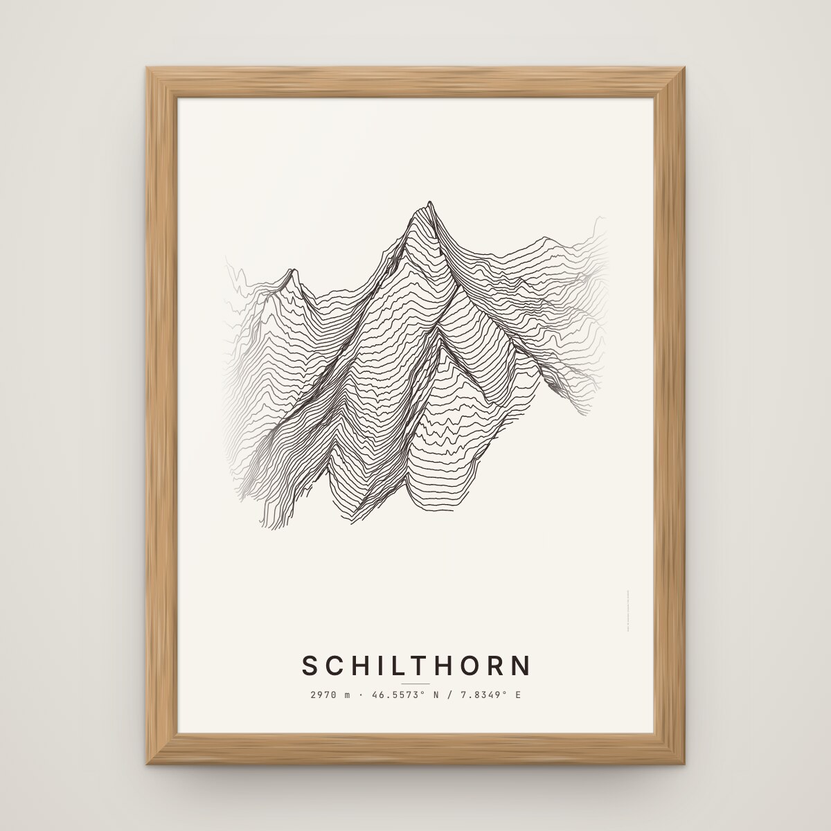 Schilthorn Poster im Rahmen Eiche an der Wand