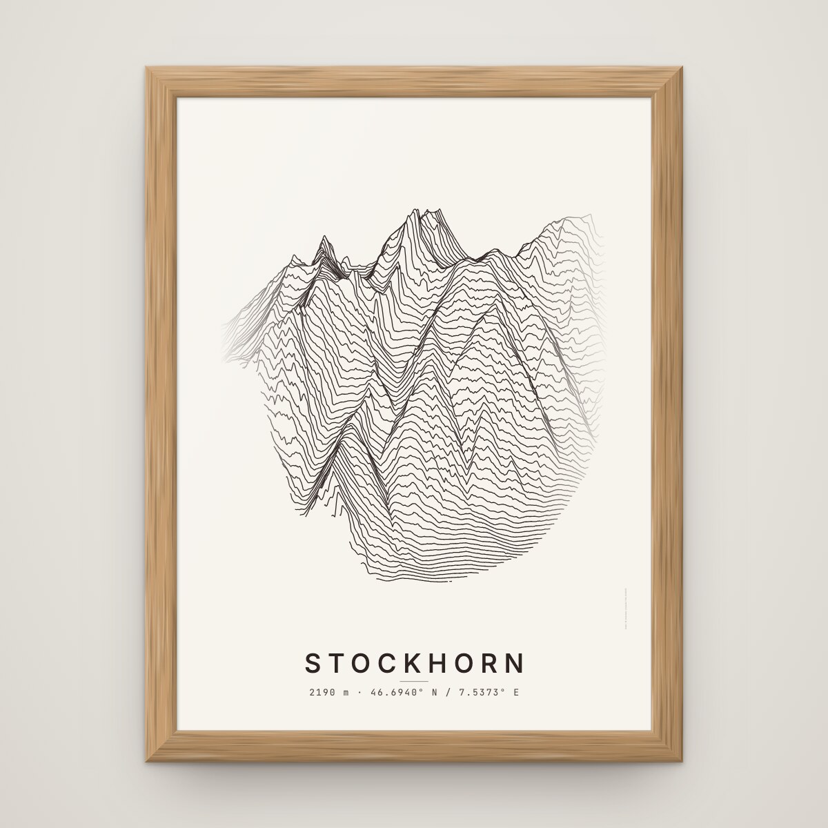 Stockhorn Poster im Rahmen Eiche an der Wand